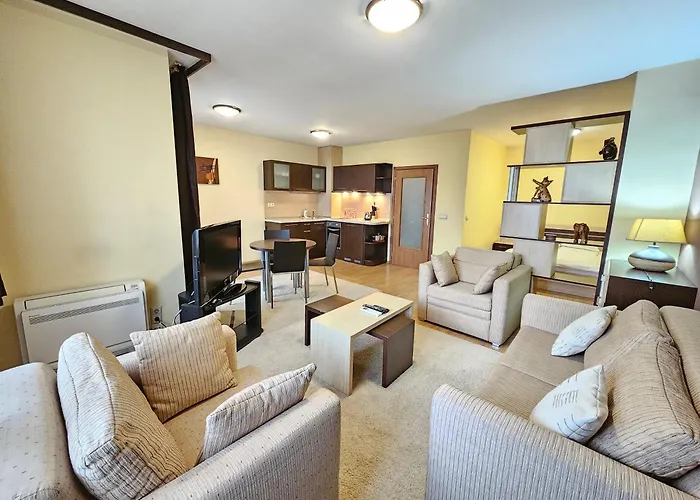 Two Charming In Trinity With Balcony And Free Parking By Flat Mаnager 班斯科